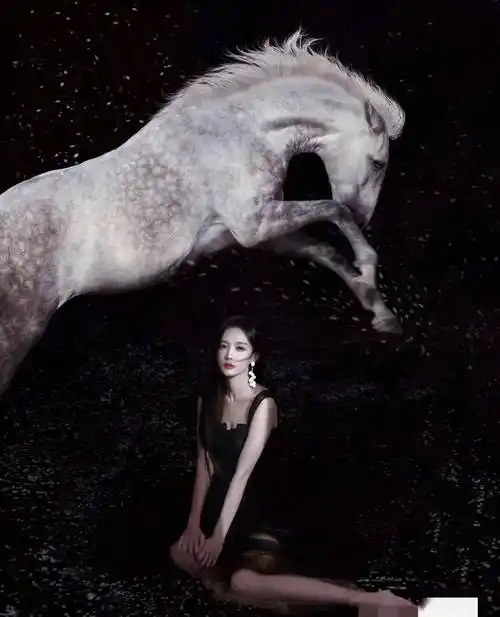 李一桐|男装_眼睛_一颦一笑_月牙