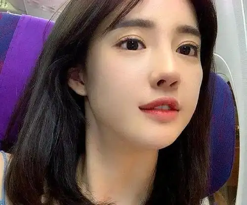 争议满满却爱粉789万,潘南奎身材曼妙,整容脸现些许不自然