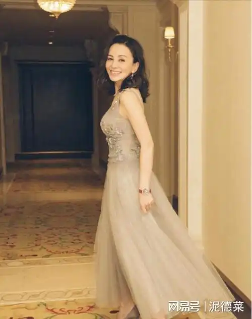 30岁给林心如当妈,凭"雪姨"一战成名,今53岁活得像30岁