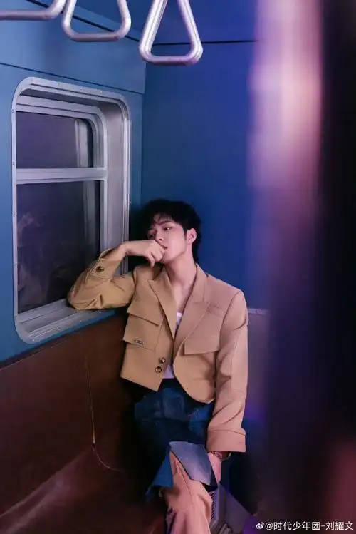 v-style##刘耀文美拉德西装#@时代少年团-刘耀文生日写真的第三套