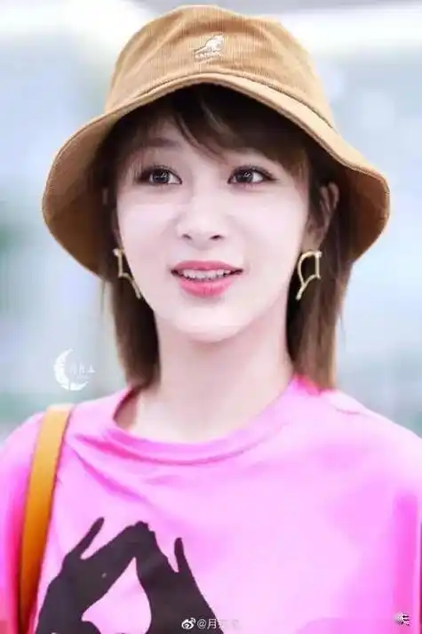 28岁杨紫美貌与写真相得益彰,成为娱乐圈的璀璨明星!