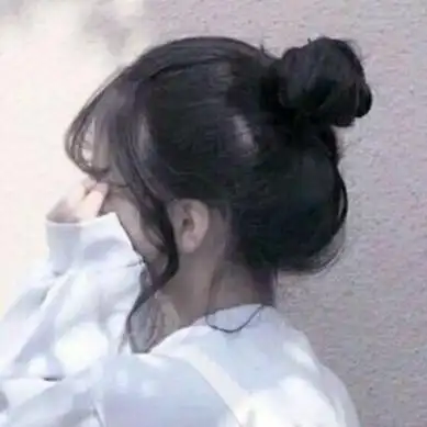 丸子头头像背影