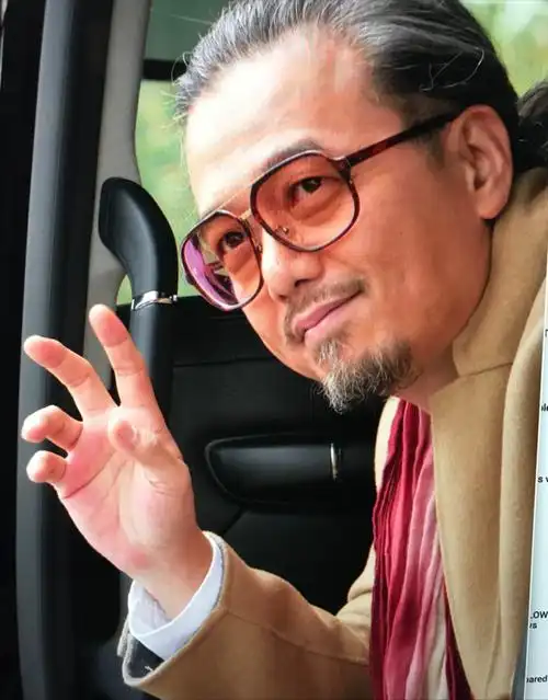 张延当红时隐退生女嫁张锦程恩爱17年一起做最浪漫的事