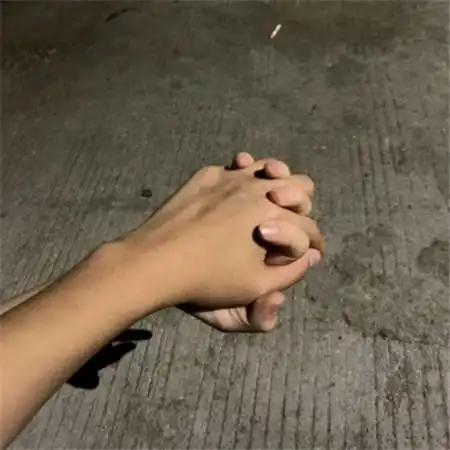 314情人节牵手十指紧扣朋友圈图片