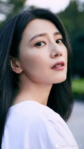 高圆圆第3期白衣黑裙优雅花园写真