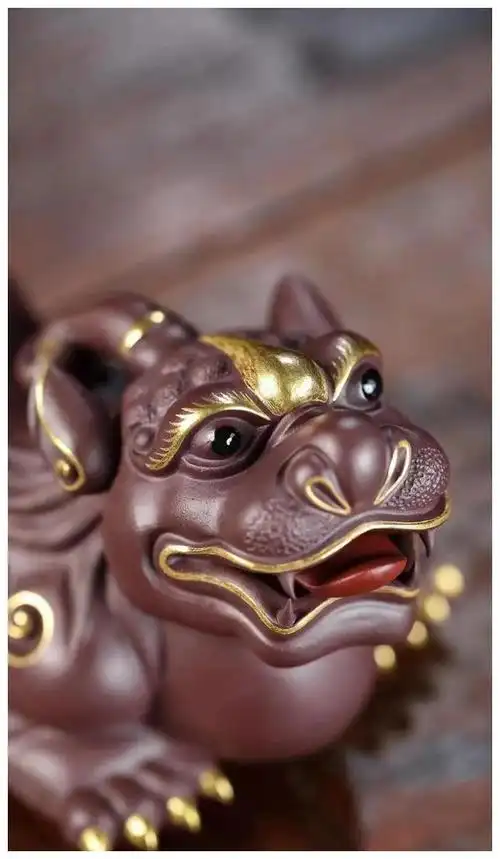 天禄",貔貅有嘴无肛,能吞万物而不泄,只进不出,神通特异,故有招财进宝