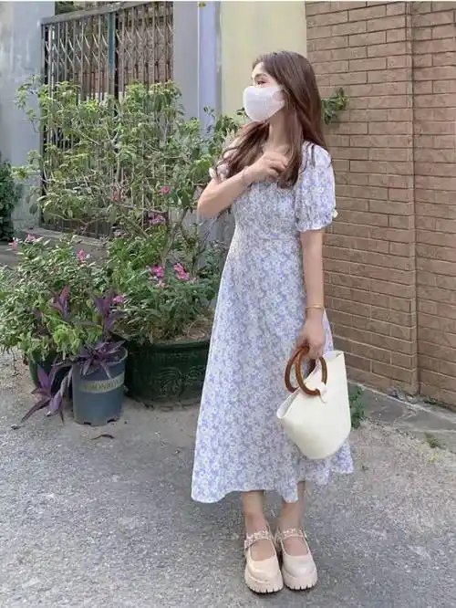 碎花连衣裙什么颜色好看显皮肤白