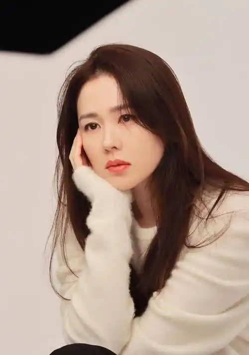 10个国外冻龄女神,张娜拉近照非常有少女感,孙艺珍仍然超有仙气_现年