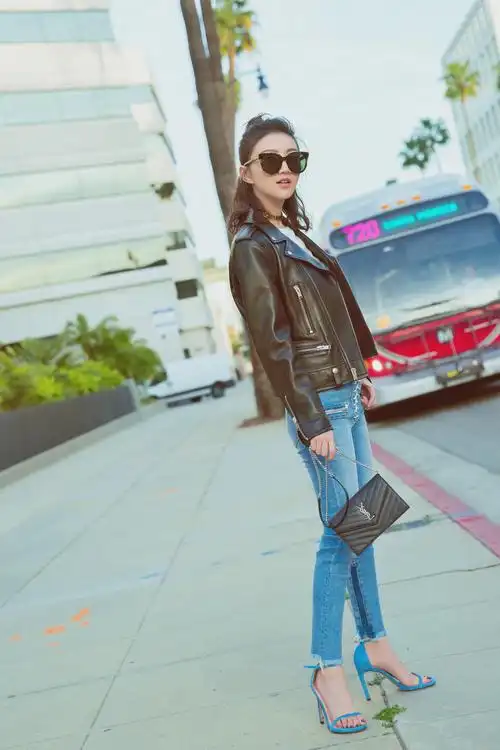 景甜最新街拍曝光 带来浓浓的美国西岸风情