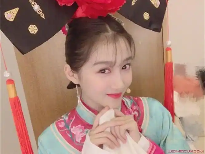 关晓彤晒造型清宫格格造型亮眼高颜值超吸睛