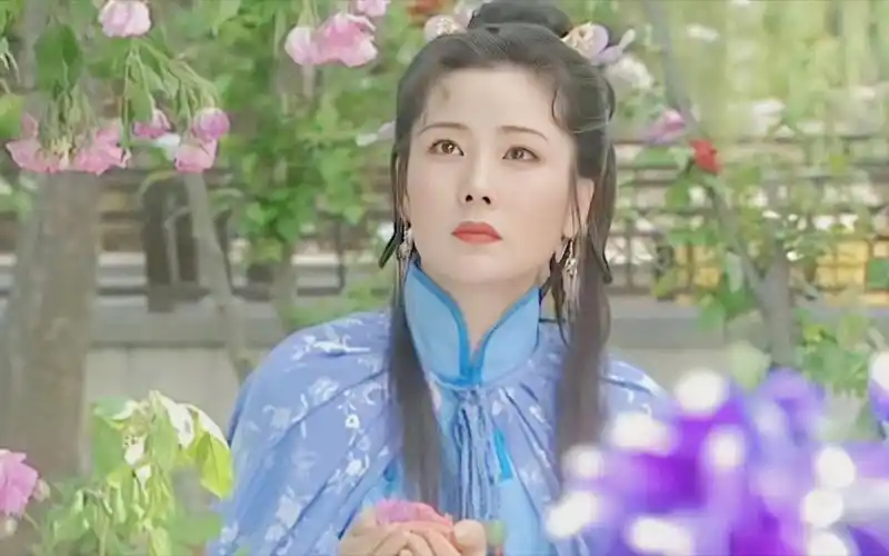 何赛飞饰演的海兰珠,温婉动人,我见犹怜,惊艳了时光的美!