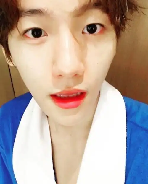 从正太到潮男,完美消化每种风格,自拍匠人边伯贤实力认证!