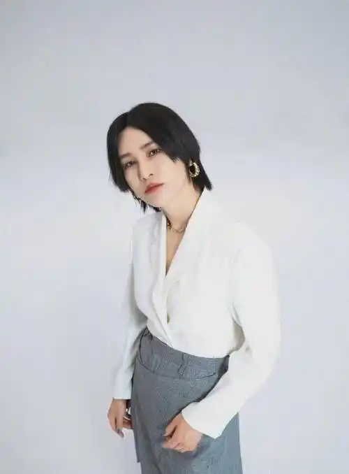 尚雯婕近照,造型奇特,她居然打算四十岁才结婚,事业心很重