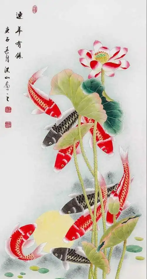 招财九鱼图 张洪山四尺竖幅荷花九鱼图《连年有余》鲤鱼,是生活富足的
