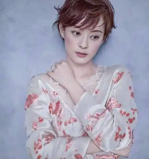 的孙俪却出生在一个破碎的家庭,她很争气,没有因为家庭原因自爆自气