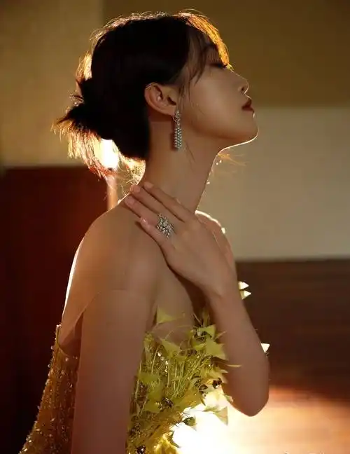 蓝盈莹黄色大麦连衣裙性感美腿高跟鞋写真_身材_气质_黑色