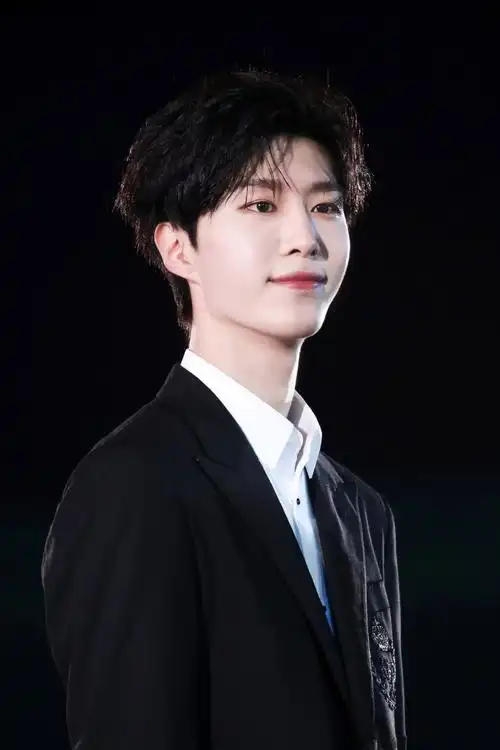 18岁范丞丞发色轮番换越换越个性姐姐范冰冰是不是该学学