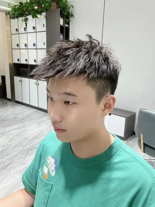 剪短烫烫真帅气,很多男士都在尝试|寸头|纹理烫|头型|短发_网易订阅