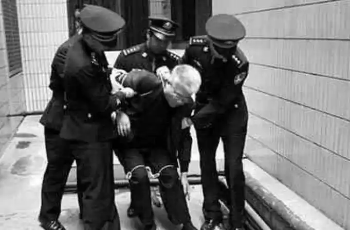 死刑缓期两年是啥意思?是否两年后才执行,也许你也理解错了