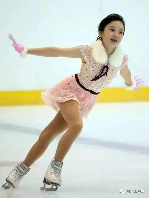 本田望结庆祝18岁生日演艺花滑界两开花