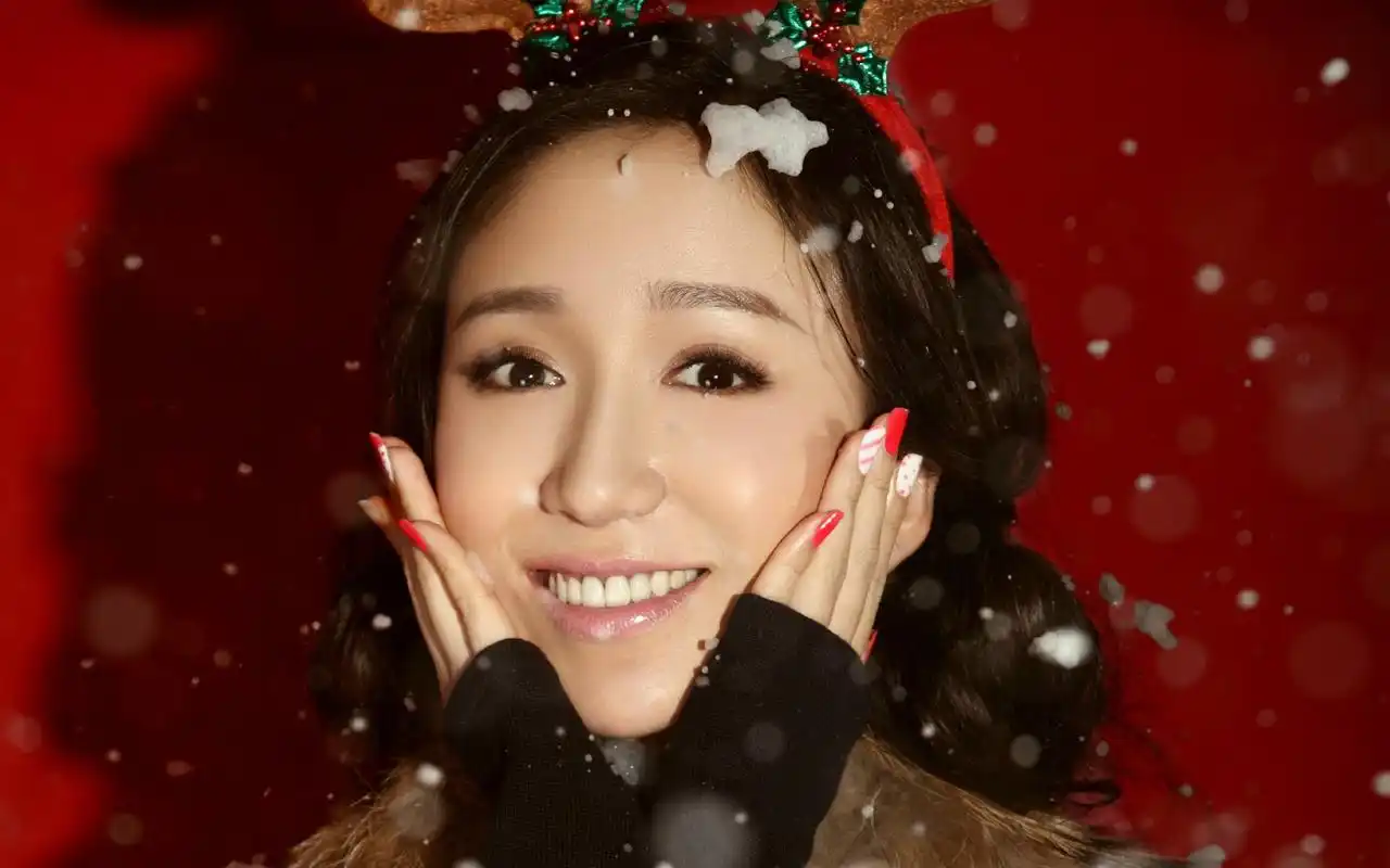 爱情公寓胡一菲甜美御姐范儿写真桌面壁纸(一)