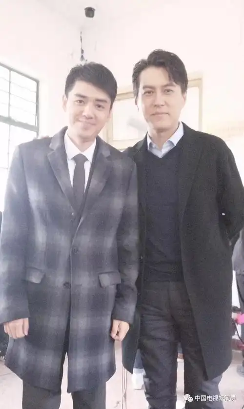 人民的财产秦岚杀青啦曝与靳东合照画面超温馨