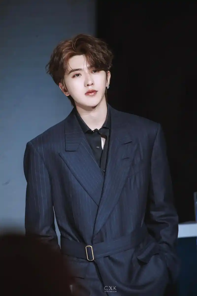 发几张没发过的帅照.#蔡徐坤 #不是吧这都拿不下你 #fly - 抖音