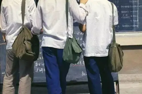 80年代中学的老照片,看完后满满的回忆!_腾讯新闻