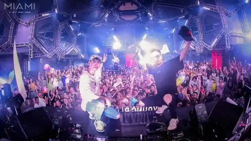 西安miami酒吧活在当下的狂欢里无畏共青春