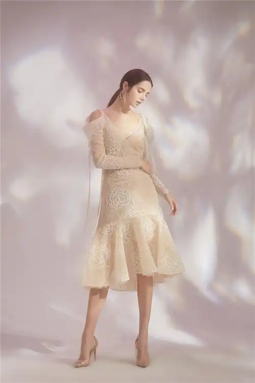 wardrobesbychen露肩花蕾丝薄纱连衣裙2018秋冬连衣裙