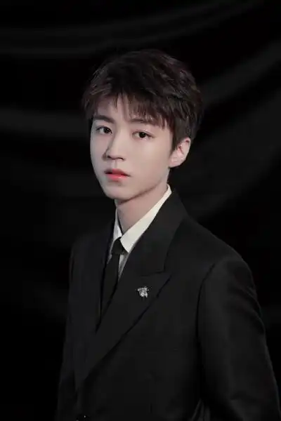 王俊凯头像/壁纸来源wb 二传程念歆