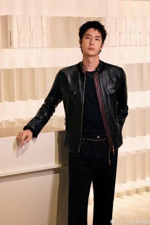 王一博香奈儿品牌形象大使##王一博腕表当腰带