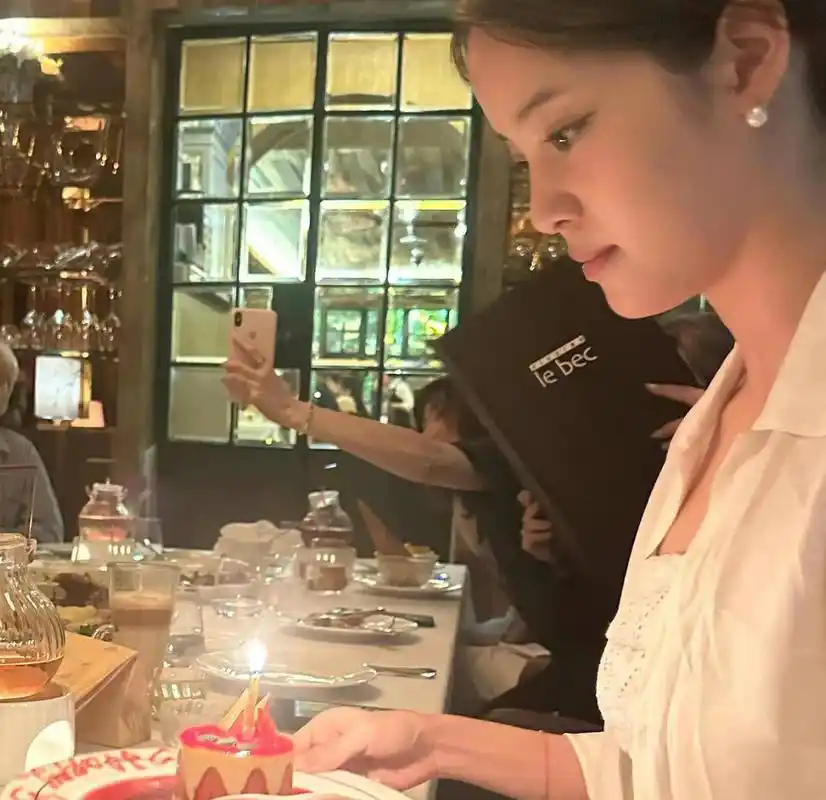 陈冠希最近发了一张欧阳娜娜的侧脸照,祝她生日快乐,这是代表两人关系