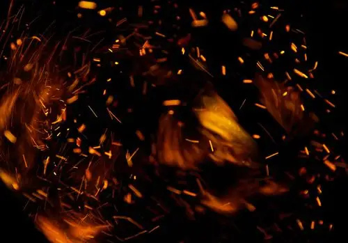 黑色背景下的火星火焰