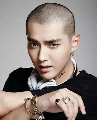 光头是检验颜值最高的发型明星们的光头造型集合