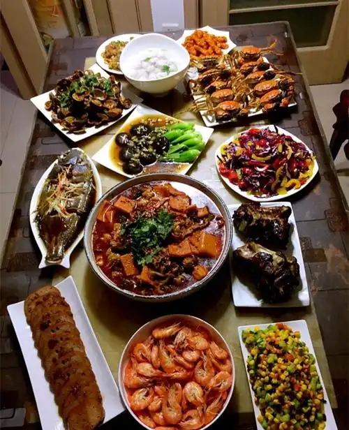 这个月才过去没几天,已经吃了三顿大餐了.这是12.1婆婆生日时在家做的