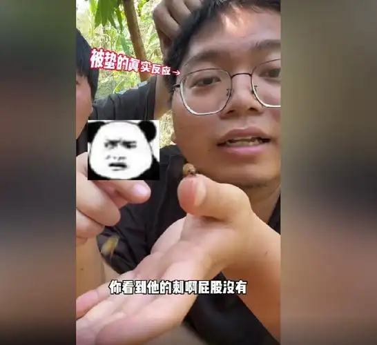 你这背景太假了火爆全网抖音小哥遭网友爆笑p图1亿人围观