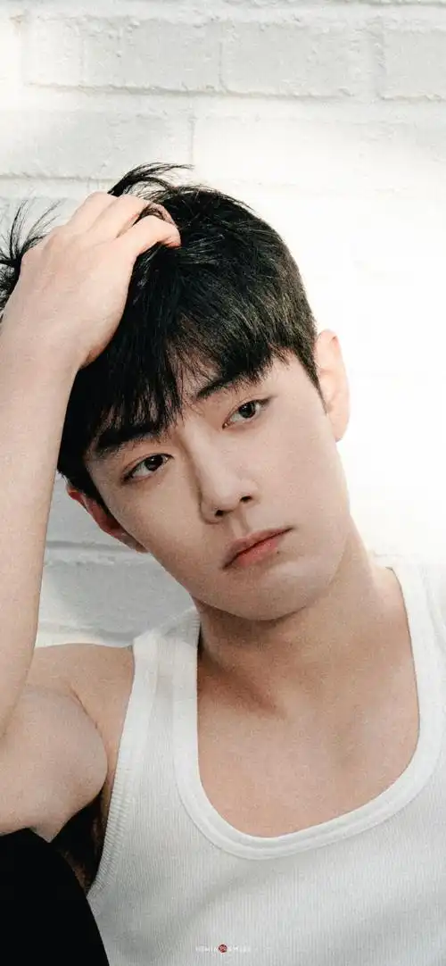 肖战##肖战顺毛白背心