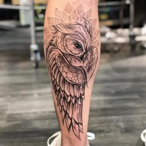 小腿黑灰猫头鹰纹身图案