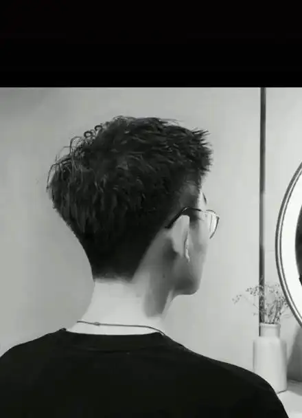 昨天发的男生后脑勺发型这么多人喜欢,发型设计师在此,附近的朋友可以