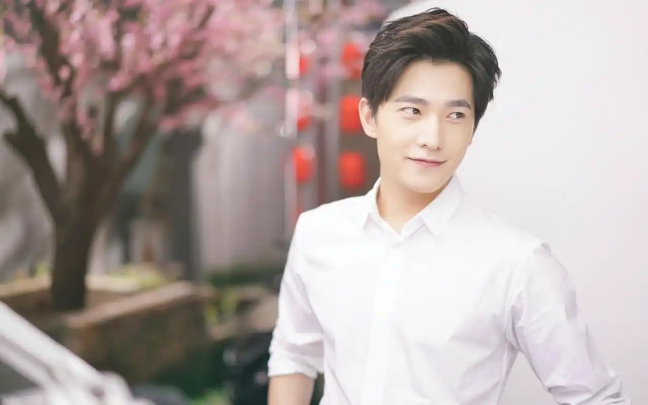 帅哥杨洋清新写真图片桌面壁纸