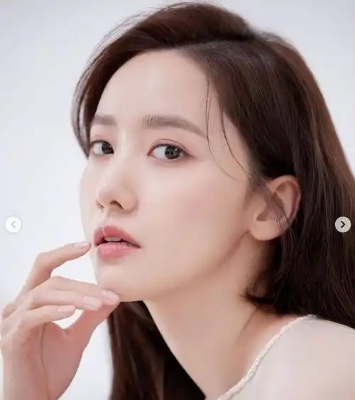 林允儿32岁的状态太好了,连续八年担任mc颜值依旧,好肌肤年轻态_脸部