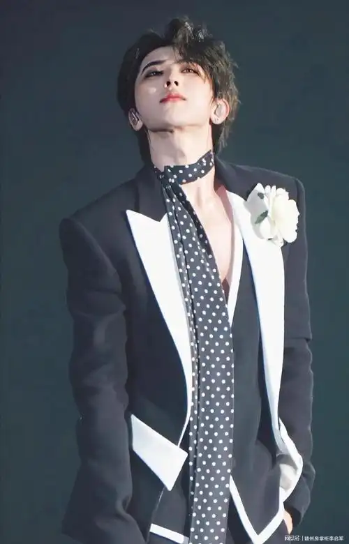 蔡徐坤出现人设崩塌苗头不回应猛料或会越扒越多