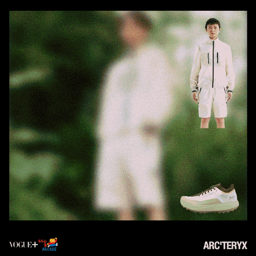 感十足的ootd,可以为你的假期作参考吧～黑色西装外套搭配金色项链