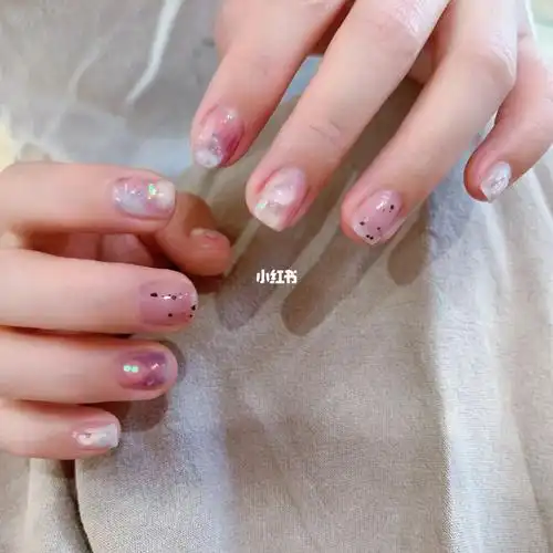 短指甲夏天的冰激凌色