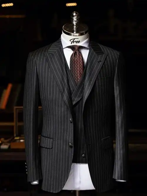 佛山西装定制暗黑色戗驳领条纹西服