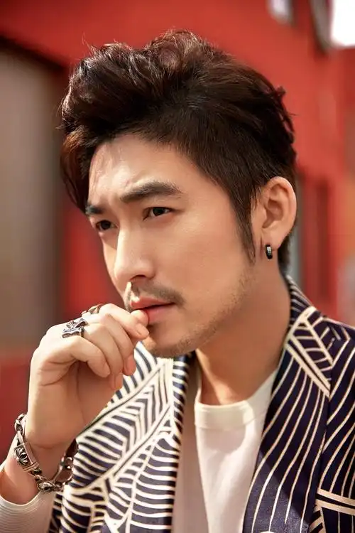 张博玩转街拍大片 引爆荷尔蒙本能