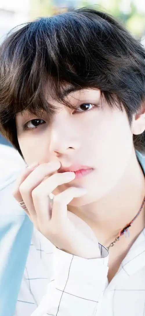 防弹少年团壁纸*金泰亨(图片来自网络)