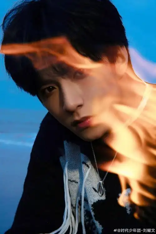 青年演员刘耀文##刘耀文炫迈品牌全球代言人