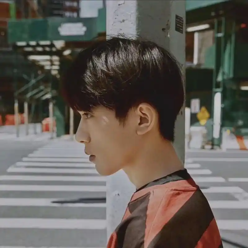 tfboys新闻200322易烊千玺侧颜杀合集高贵冷艳气质非凡